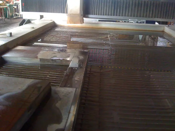 Vasca di taglio waterjet