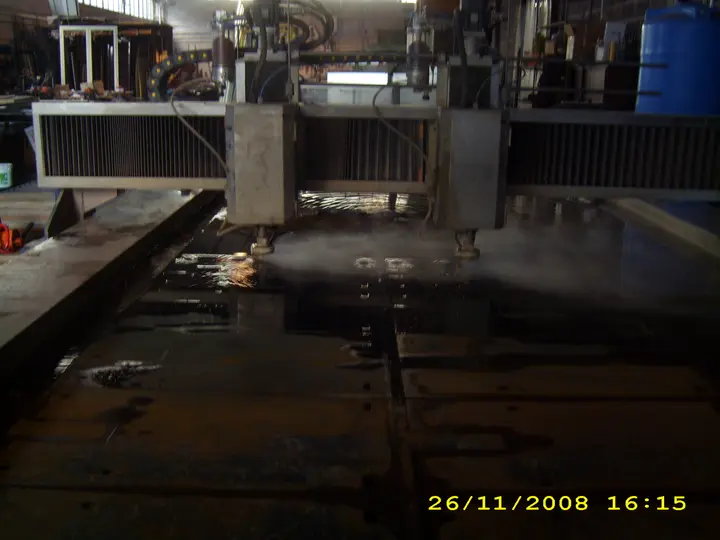 Ponte waterjet in lavoro