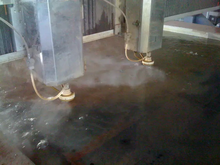 Teste waterjet in taglio