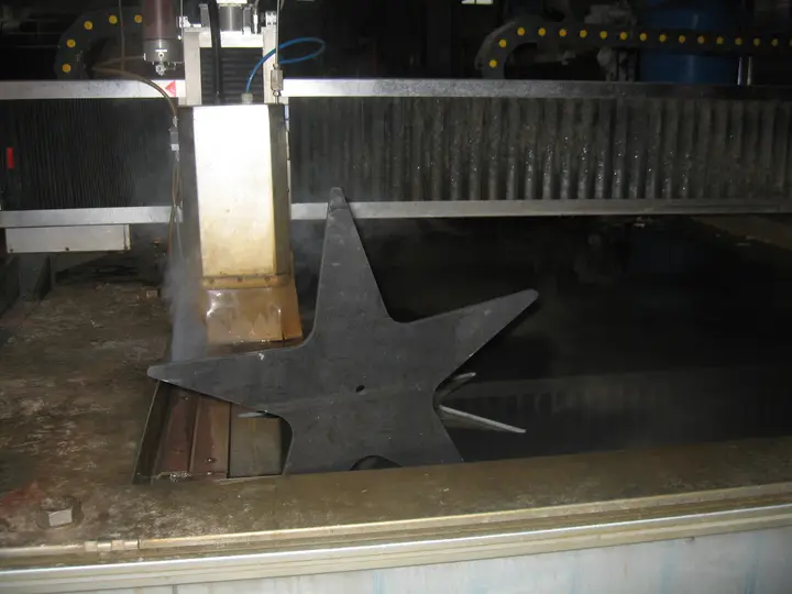 Stella accanto alla testa di taglio