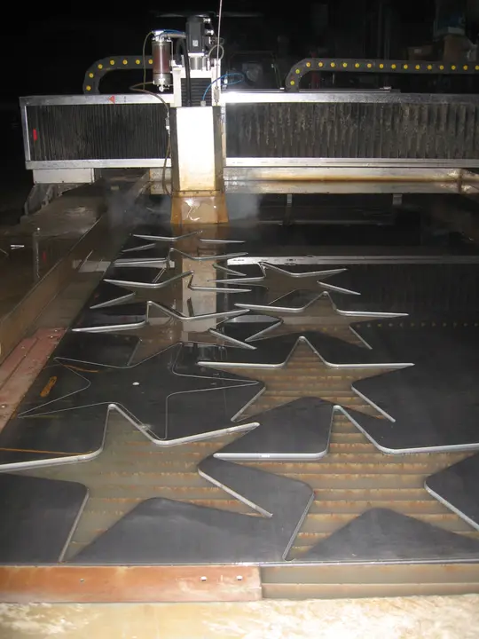 Stelle tagliate sotto il ponte
